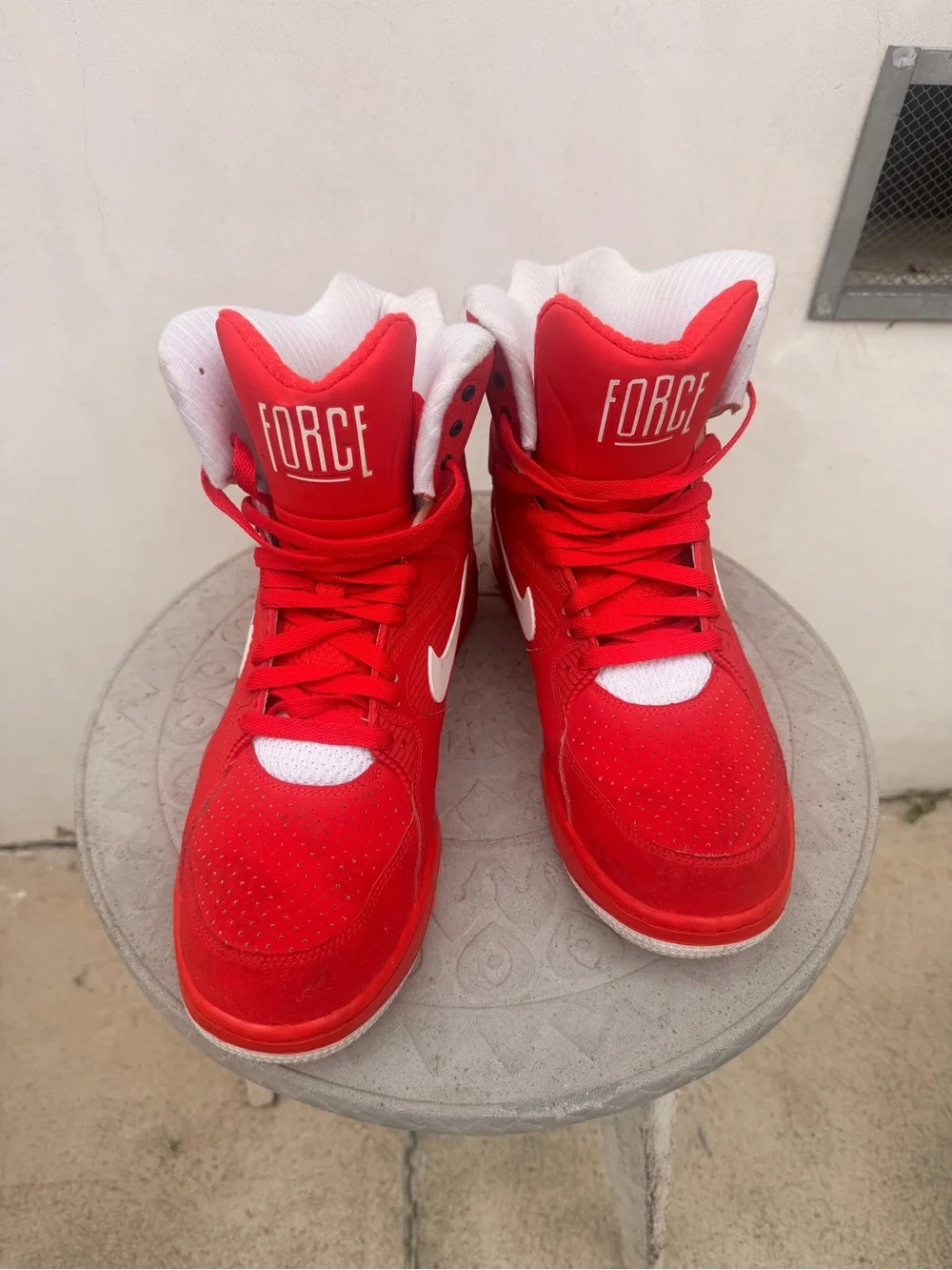 Men's Red High-Top Sneakers - Stylish Athletic Look